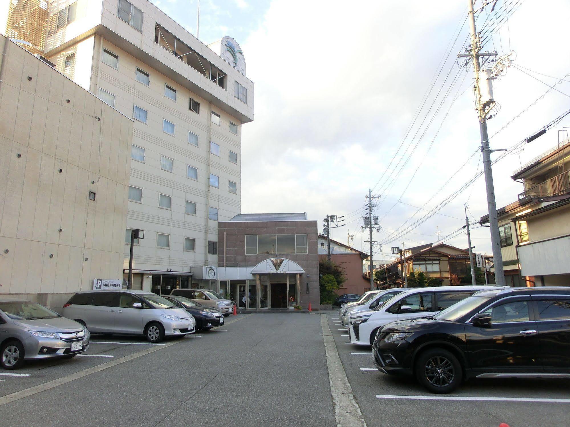 Takayama City Hotel Four Seasons Exterior photo